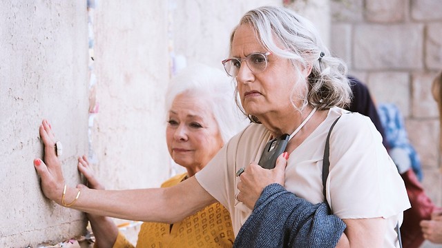 ברוכים הבאים לפרובינציה: מסעות 'טרנספרנט' בארץ הקודש