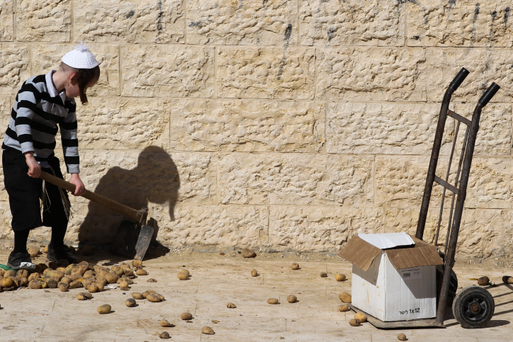 'קרבה פיזית לא חסרה כי אתה לא יודע על קיומה'. ילדות חרדית, קווים לדמותה